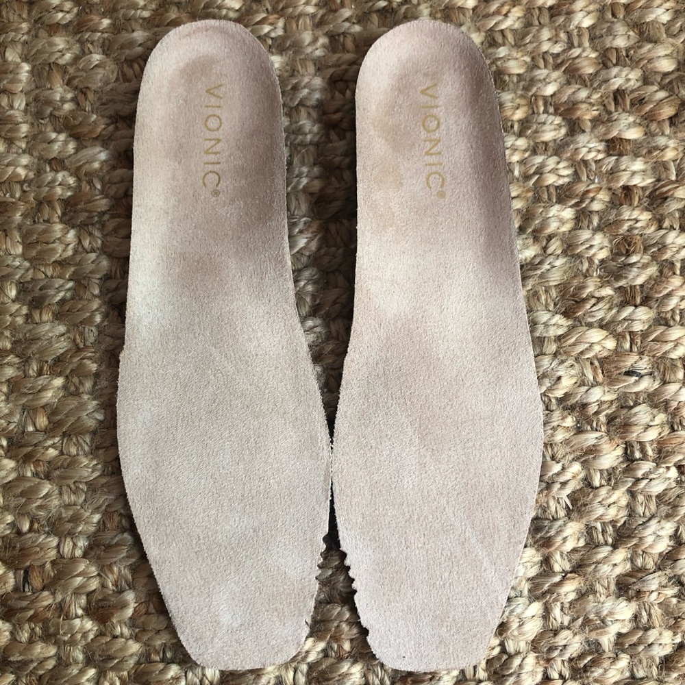 New: Vionic Orinda Flat in Putty Leather. Size 39 Narrow - Picture 9 of 16